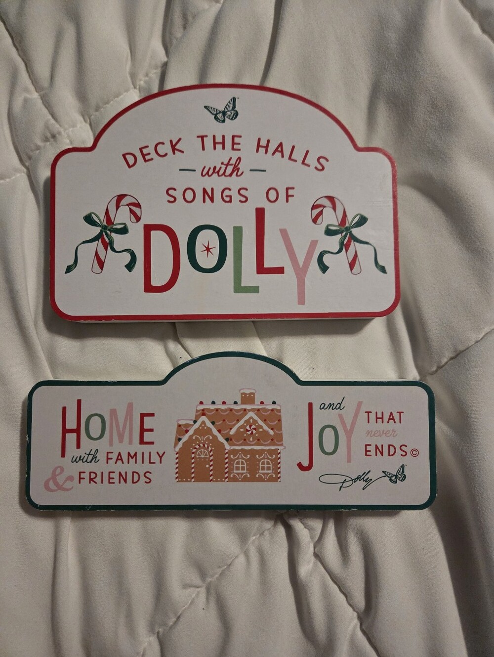NEW SET OF 2 DOLLY PARTON STAND ALONE CHRISTMAS DECORATION BLOCKED SIGNS.